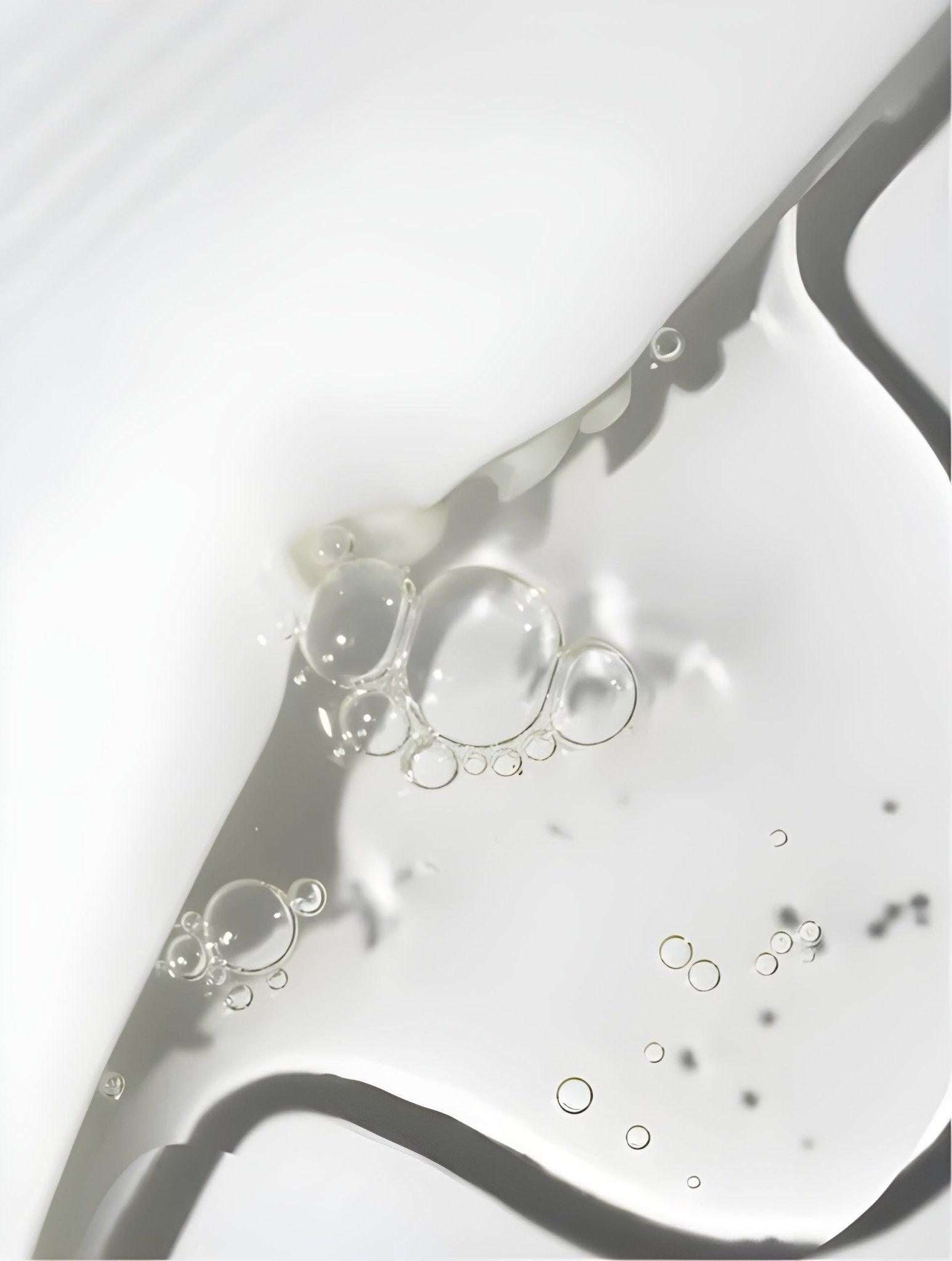 Eclat Soin aloe-based clarifying gel with a smooth, clear texture featuring soothing bubbles